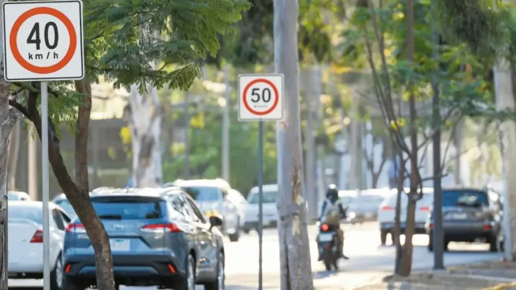 límites de velocidad