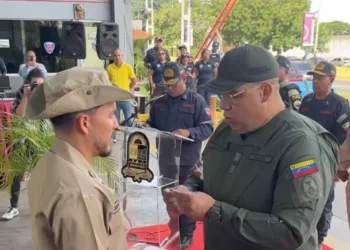 Alcalde de Guacara fue condecorado
