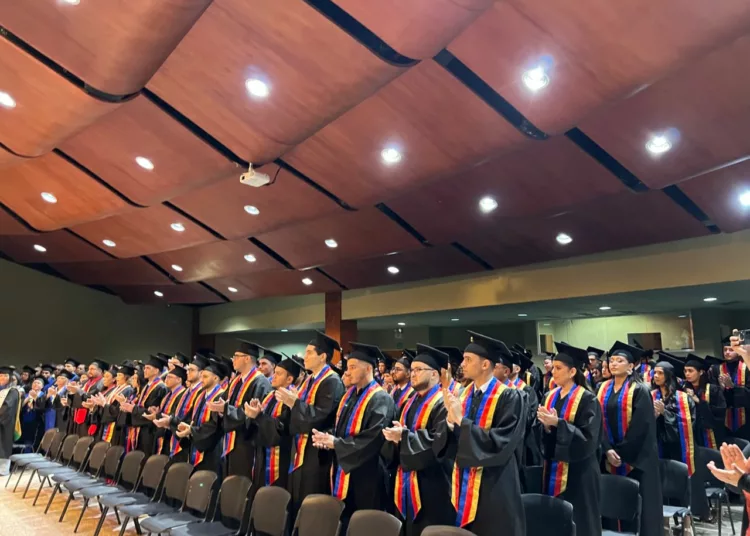 Egresados de la UJAP 342 nuevos profesionales