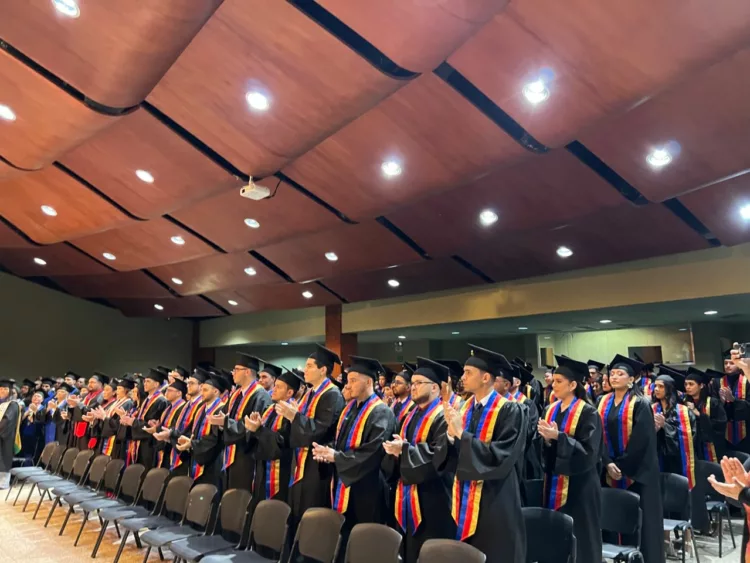 Egresados de la UJAP 342 nuevos profesionales