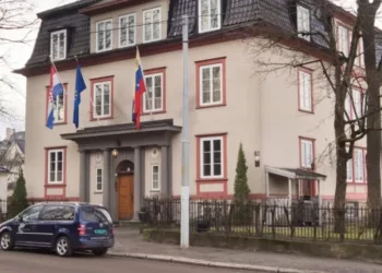 embajadas en Noruega y Australia