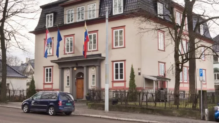 embajadas en Noruega y Australia