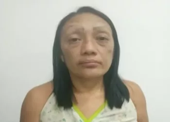 Casi mata su hijo