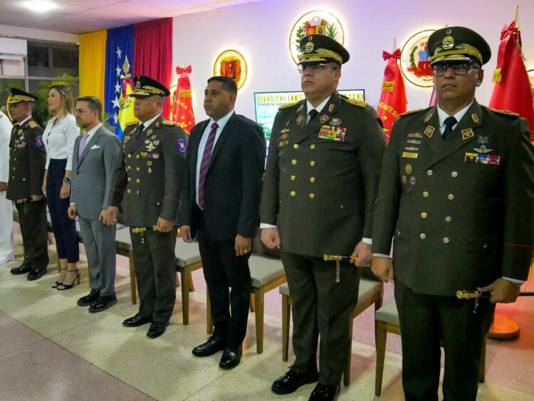 Ascendidos más de 100 oficiales