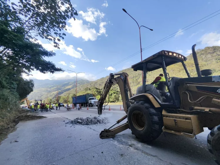 Autopista Valencia-Puerto Cabello