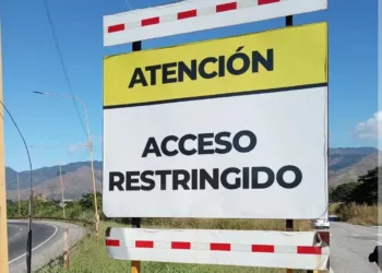 Cerrado paso a la UC
