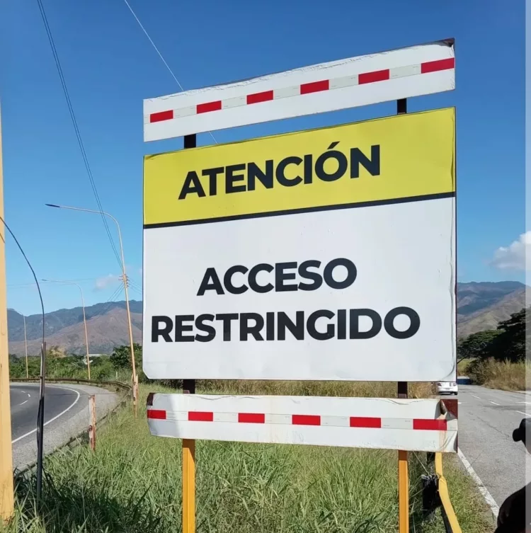 Cerrado paso a la UC