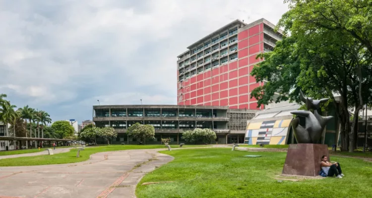 Se funda la Universidad Central de Venezuela