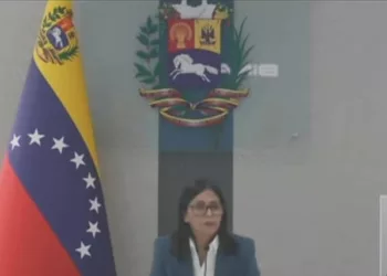 Delcy Rodríguez se reúne con Consejo de Defensa