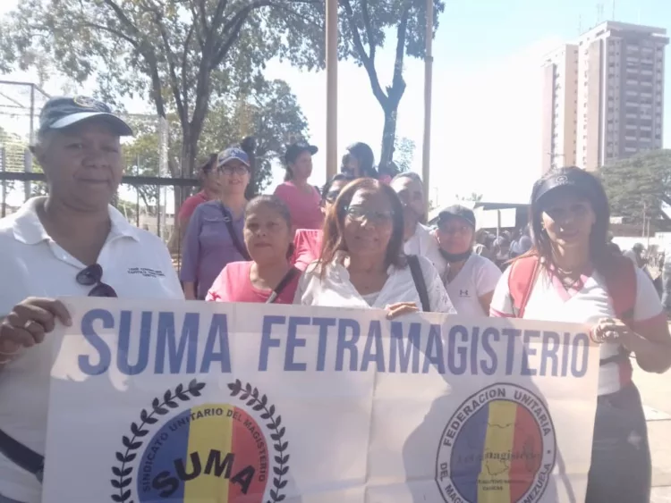 Maestros presentan peticiones