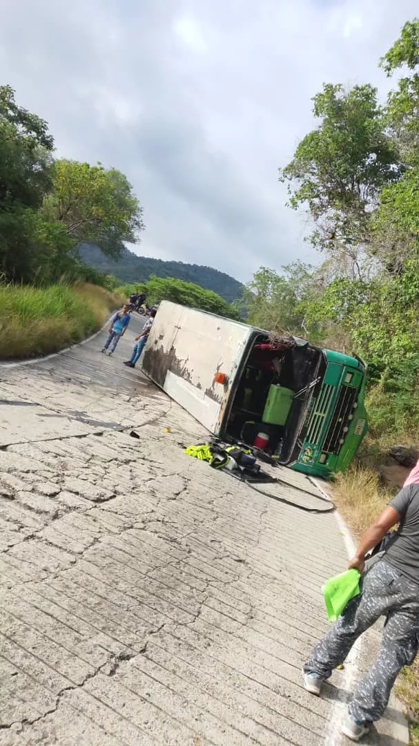 Volcamiento de autobús