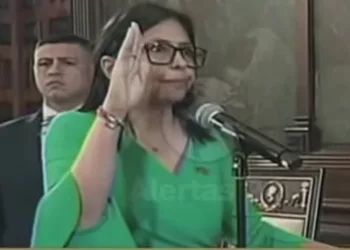 juramentada como Presidente encargada