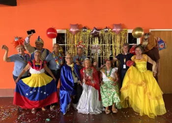 Adultos mayores celebraron carnaval