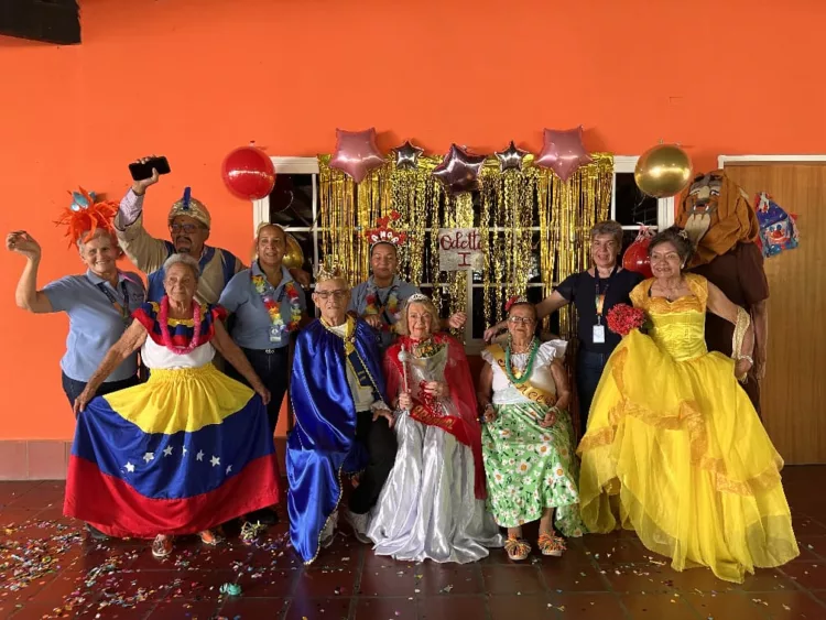 Adultos mayores celebraron carnaval