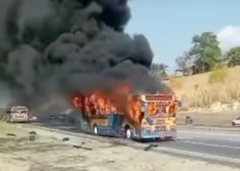 Incendio de autobús en la ARC