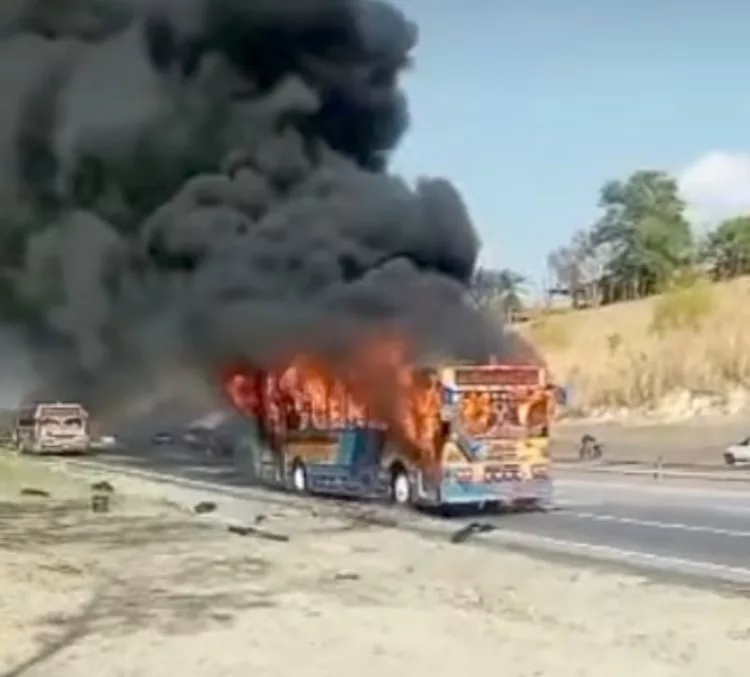 Incendio de autobús en la ARC