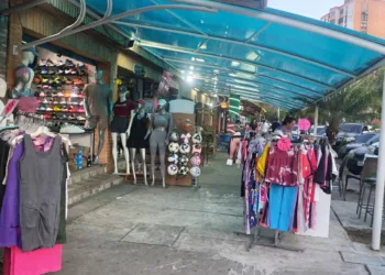 algo de ropa o comer?