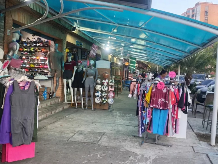 algo de ropa o comer?