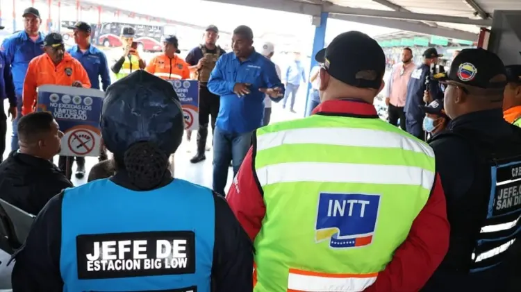 Funcionarios de diversos cuerpos de seguridad estarán presentes en el operativo de seguridad en el Terminal Big Low Center, durante la Semana Mayor.