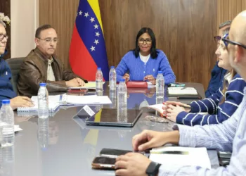 La presidenta encargada, Delcy Rodríguez, se reunió con miembros del Gabinete de Energía Eléctrica.