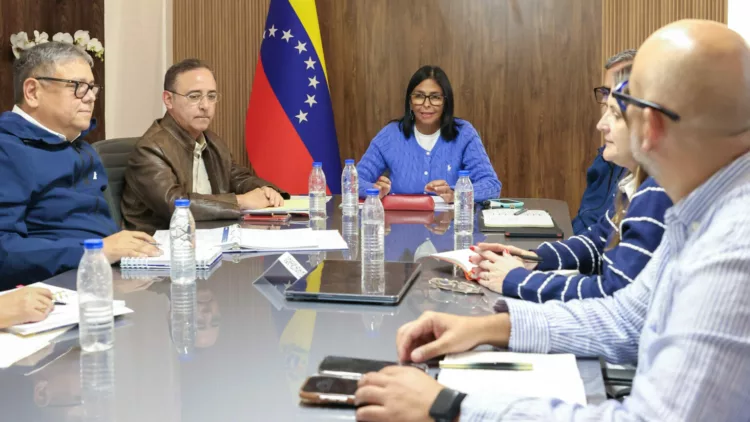 La presidenta encargada, Delcy Rodríguez, se reunió con miembros del Gabinete de Energía Eléctrica.