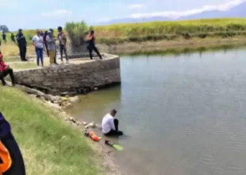 El cuerpo del niño fue localizado en una laguna artificial.