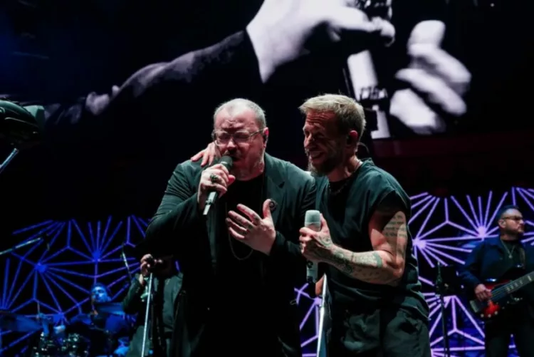 El dúo incluyó a Caracas en su gira "Escenas Tour".