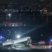 avión con camión de bomberos