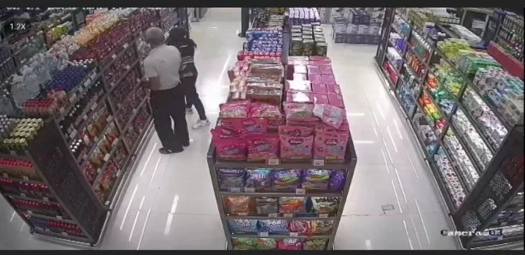 Capturados una mujer y un hombre tras intentar cometer un hurto