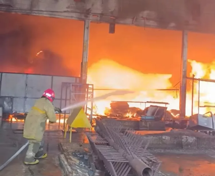 incendio en Industrias Diana