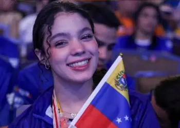 Angelina Ferrer Romero lideró al equipo "Robotic Dreamers".