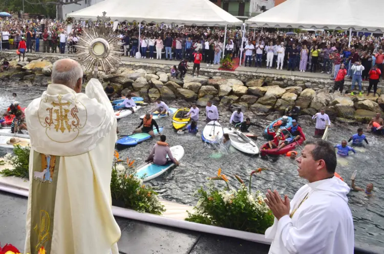Cada año, en Pascua, se bendicen las aguas para pedir por los pescadores, la paz y la prosperidad.