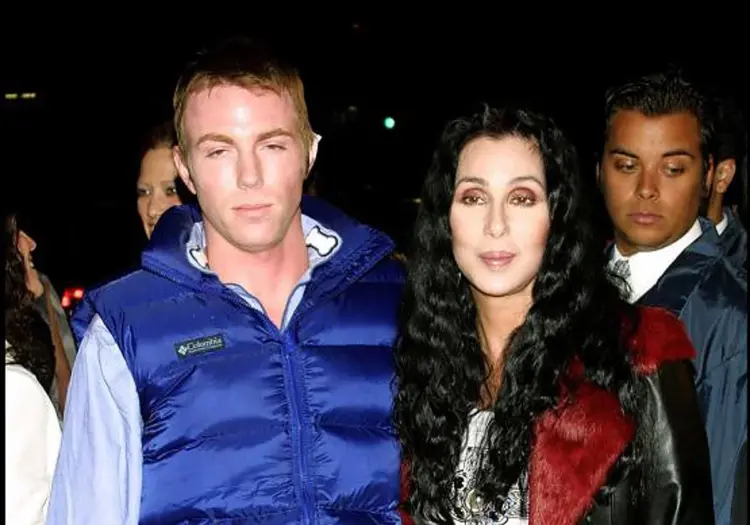 Este es el segundo intento de Cher por obtener la tutela sobre las finanzas de su hijo Elijah Blue Allman.
