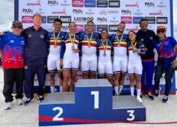 El equipo masculino obtuvo oro y el femenino, plata, en en el Grand Prix de Ciclismo de Pista.
