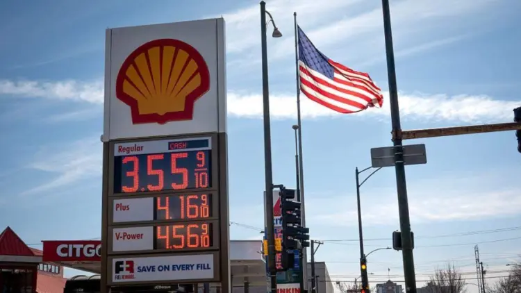 California es el estado donde recargar combustible resulta más caro: el galón de gasolina ya asciende a los 5,9 dólares..