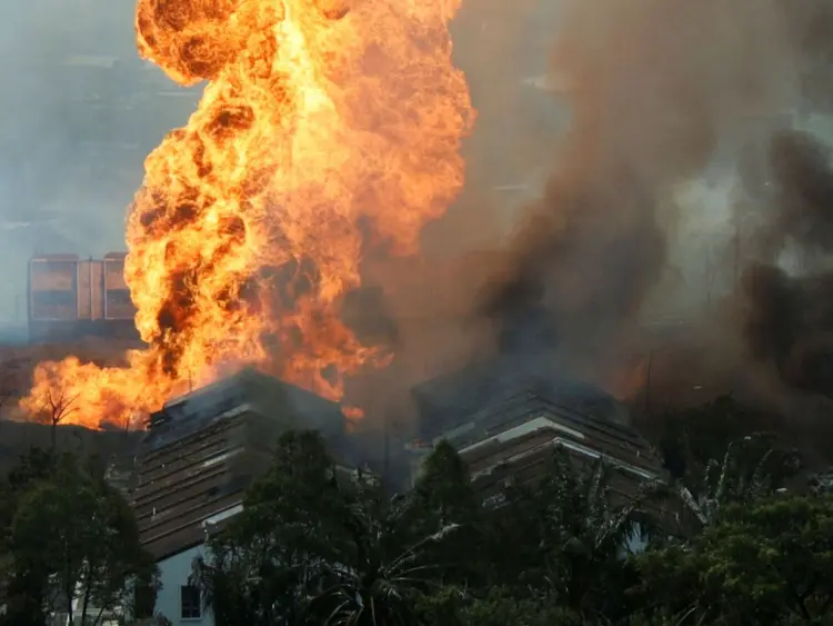 La zona donde se produjo el incendio es un pueblo ribereño con numerosas casas de madera construidas sobre pilotes.