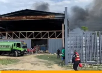 Se espera que los expertos en siniestros inicien las investigaciones para determinar las causas que originaron el incendio.