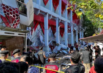 Gran devastación ha dejado el terremoto en Indonesia. La alerta de tsunami se mantiene.