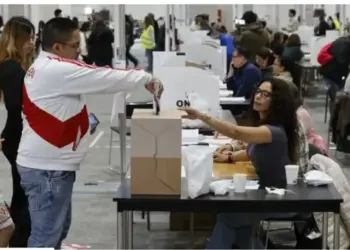 Los peruanos eligen entre 35 candidatos presidenciales.