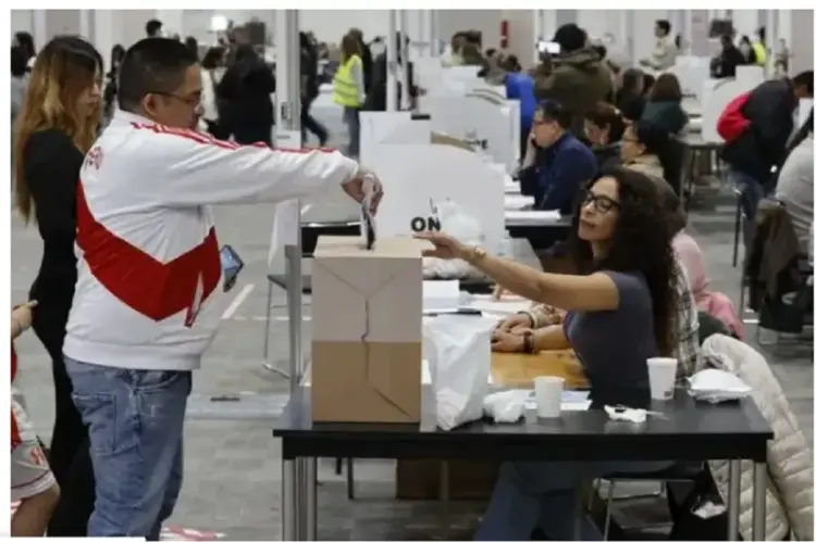 Los peruanos eligen entre 35 candidatos presidenciales.