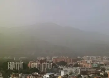 Las partículas de polvo del Sahara viajan hacia Venezuela impulsadas por los vientos alisios del noreste, a través del Océano Atlántico.