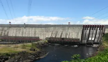 El intenso verano mantiene muy bajo el nivel de agua en la Represa del Guri.