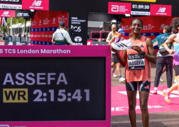 La atleta africana ya poseía  la mejor marca universal en un maratón solo para mujeres.