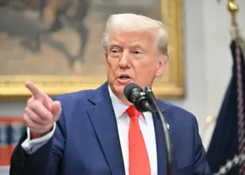 El presidente Trump lazó una nueva amenaza a Irán este sábado 4 de abril.