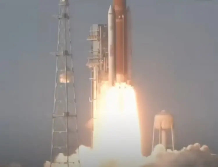 ¡Histórico! Despegó la misión Artemis II rumbo a la órbita de la Luna