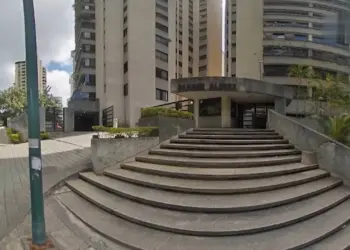 Edificio Parque Alegre, ubicado en la urbanización El Cigarral (Municipio El Hatillo), al sureste de Caracas.