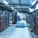 Una granja de minería es una instalación física, como un almacén o centro de datos, dedicada exclusivamente a la extracción de criptomonedas (como Bitcoin).