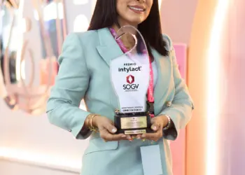 Iliana Feres presentó el Premio IntyLact a la Investigación Científica.