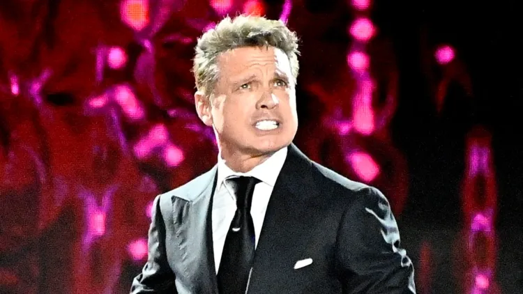 Aunque trascendió que Luis Miguel estaba enfermo, su familia lo desmintió categóricamente.