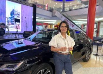 La profesora María Luisa de Maldonado anunció que el sorteo del Toyota Yaris 2026 se realizará por la Lotería del Táchira, el viernes 18 de diciembre, a las 10 de la noche.